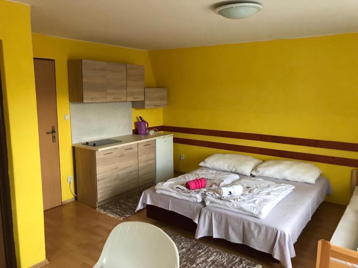 Apartmany Ingrid Bešeňová Eksteriør billede