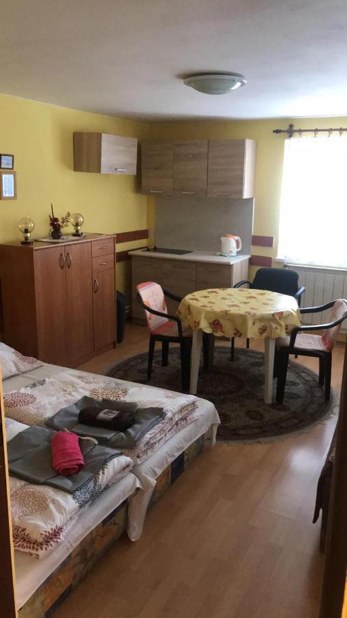 Apartmany Ingrid Bešeňová Eksteriør billede