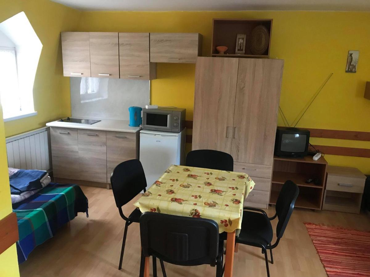 Apartmany Ingrid Bešeňová Eksteriør billede